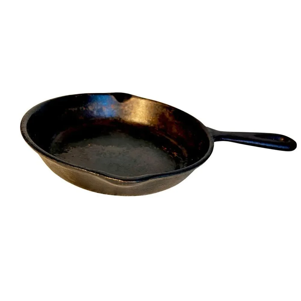 VINTAGE CAST IRON CLASSIC SKILLET 4  Made in KOREA
